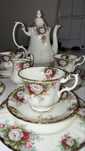Royal Albert Bone China England – Celebration – komplet porcelany