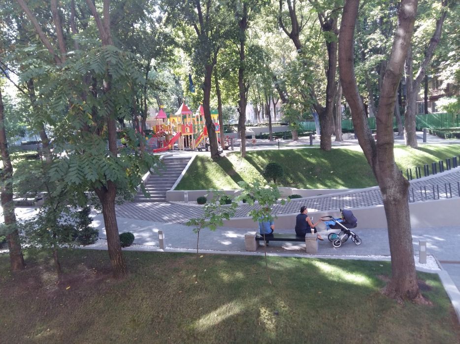 3-кімнатна квартира 1 хвилина метро Дружби Народів.