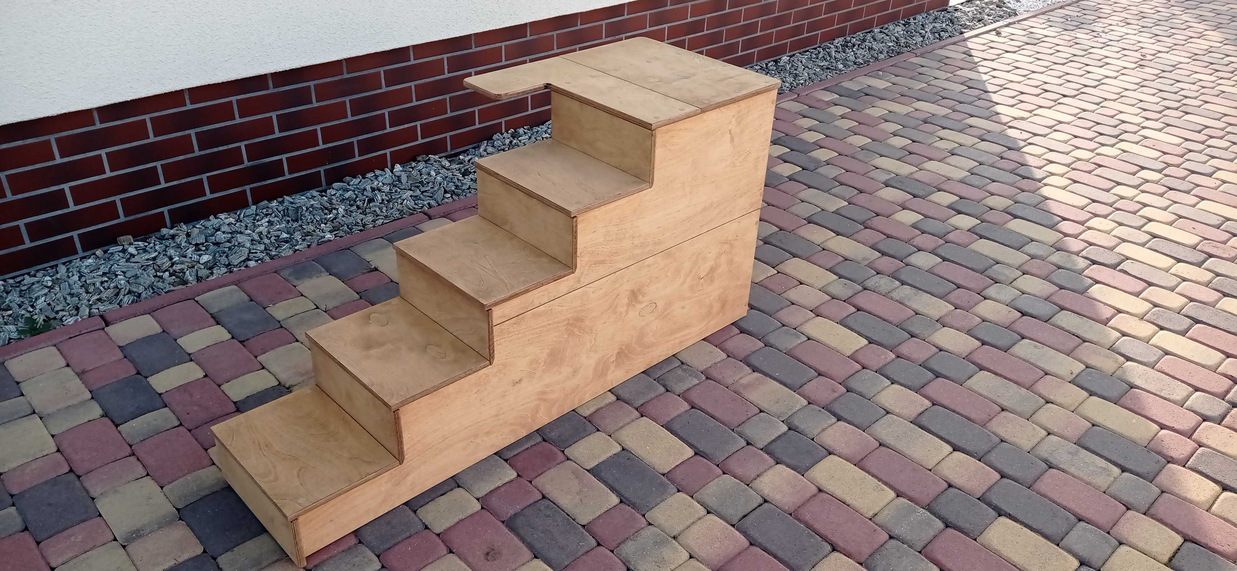 Schody schodki drewniane  dla psa kota  na parapet z podestem