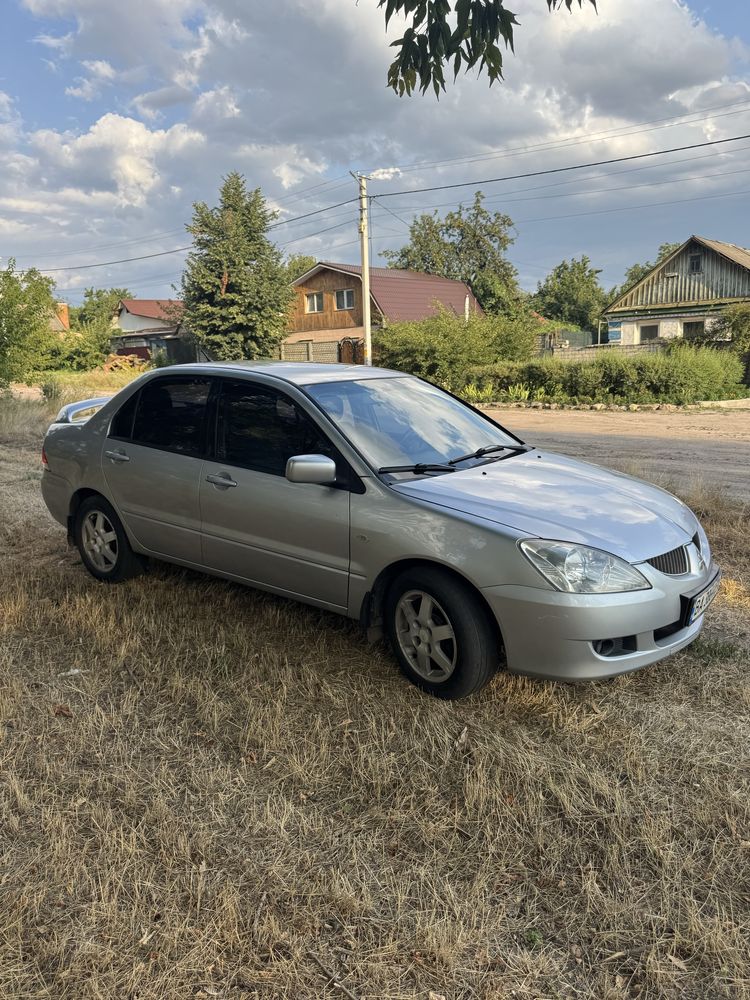 Продам гарний Лансер 9