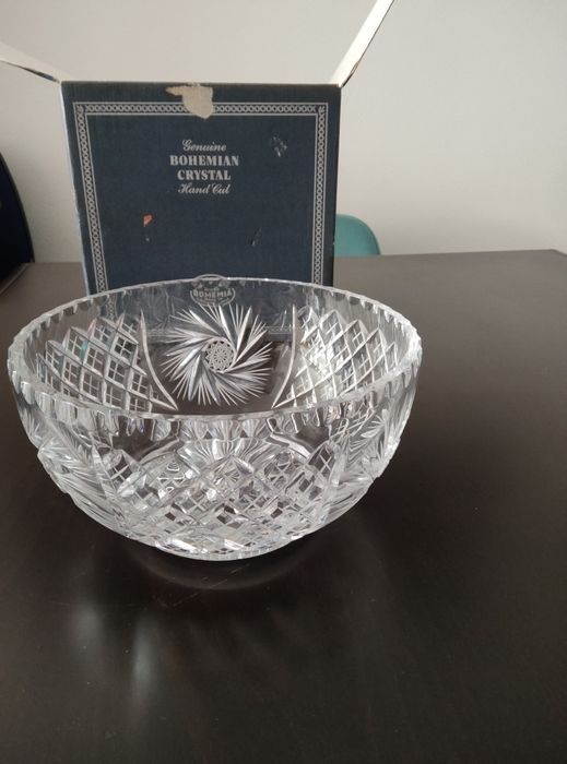 Taça antiga de cristal da Boémia, nova