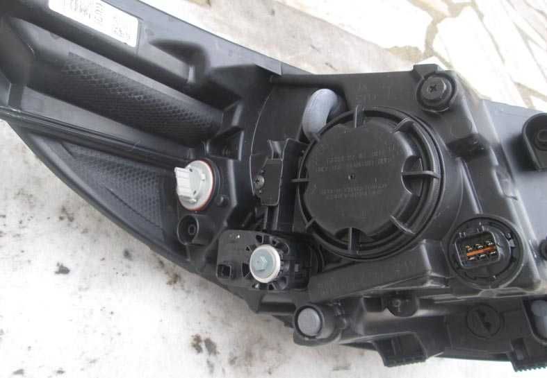 otica frontal ESQ kia picanto III . fase 1