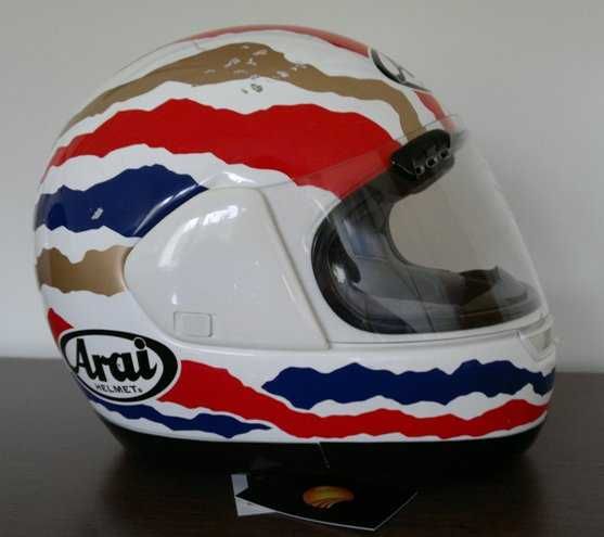 LIMPEZA, MANUTENÇÃO, RESTAURO E PERSONALIZAÇÃO DE CAPACETES