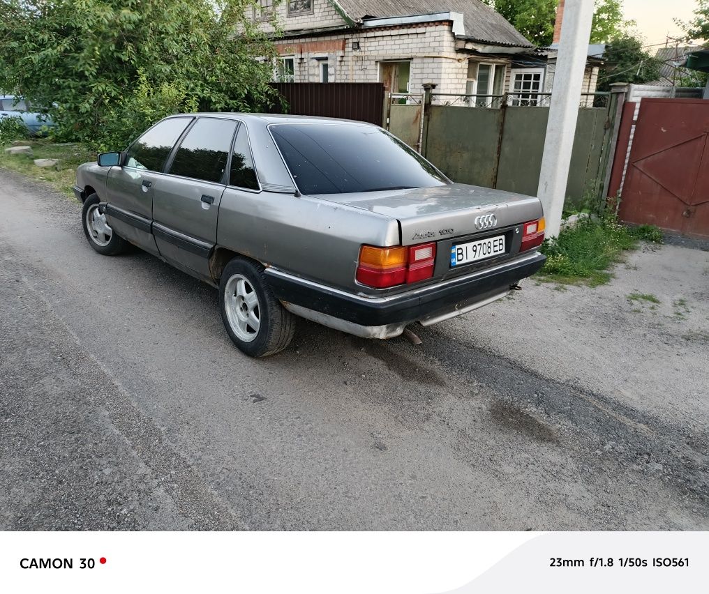 Продам свою Audi 100 1988року