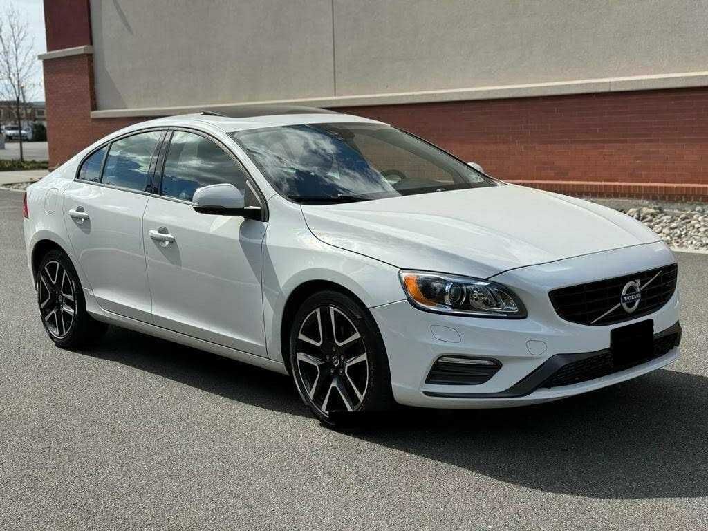 Volvo S60 2016 біла Т5