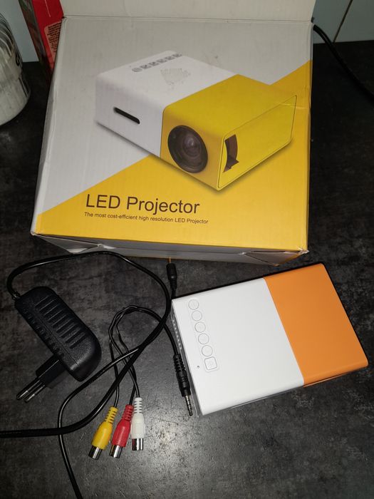 Кинопроєктор под флешку