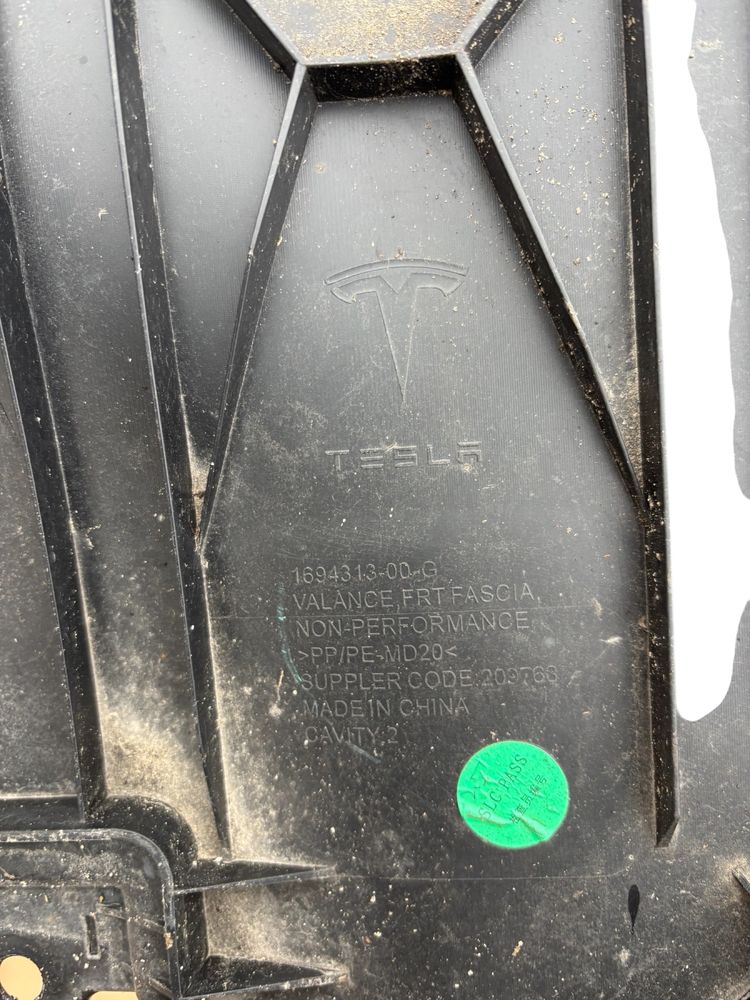 Губа (защита) переднего бампера Tesla Model 3 Highland