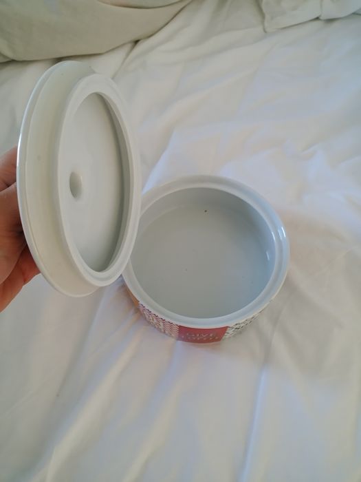 Caixa de cerâmica do gato preto