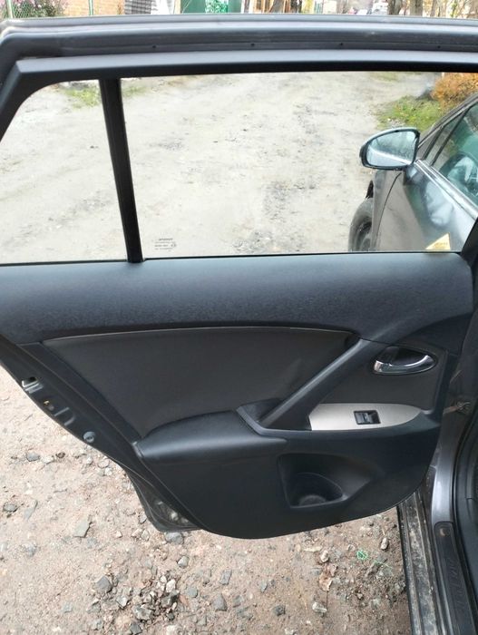 продам Тойота Авенсіс 2,0 D універсал  2010р