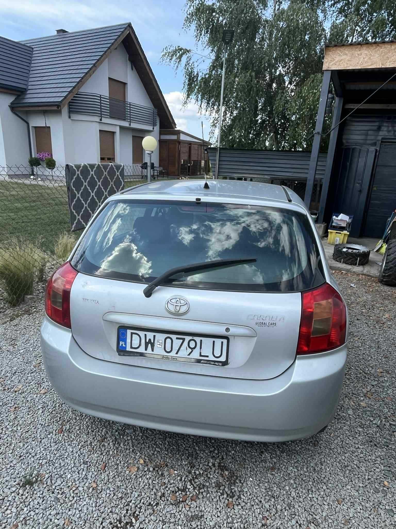 Toyota Corolla srebrna 2002