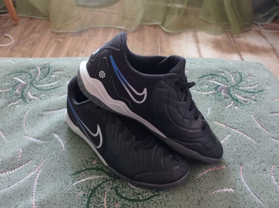 Футзалки Nike  (оригинал) фирменные размер- 38 стелька-24см