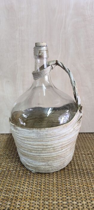Garrafão em vidro empalhado 2.5litros, exemplar estado de conservação