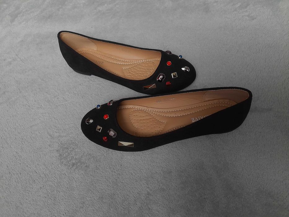 Жіночі чорні балетки зі стразами