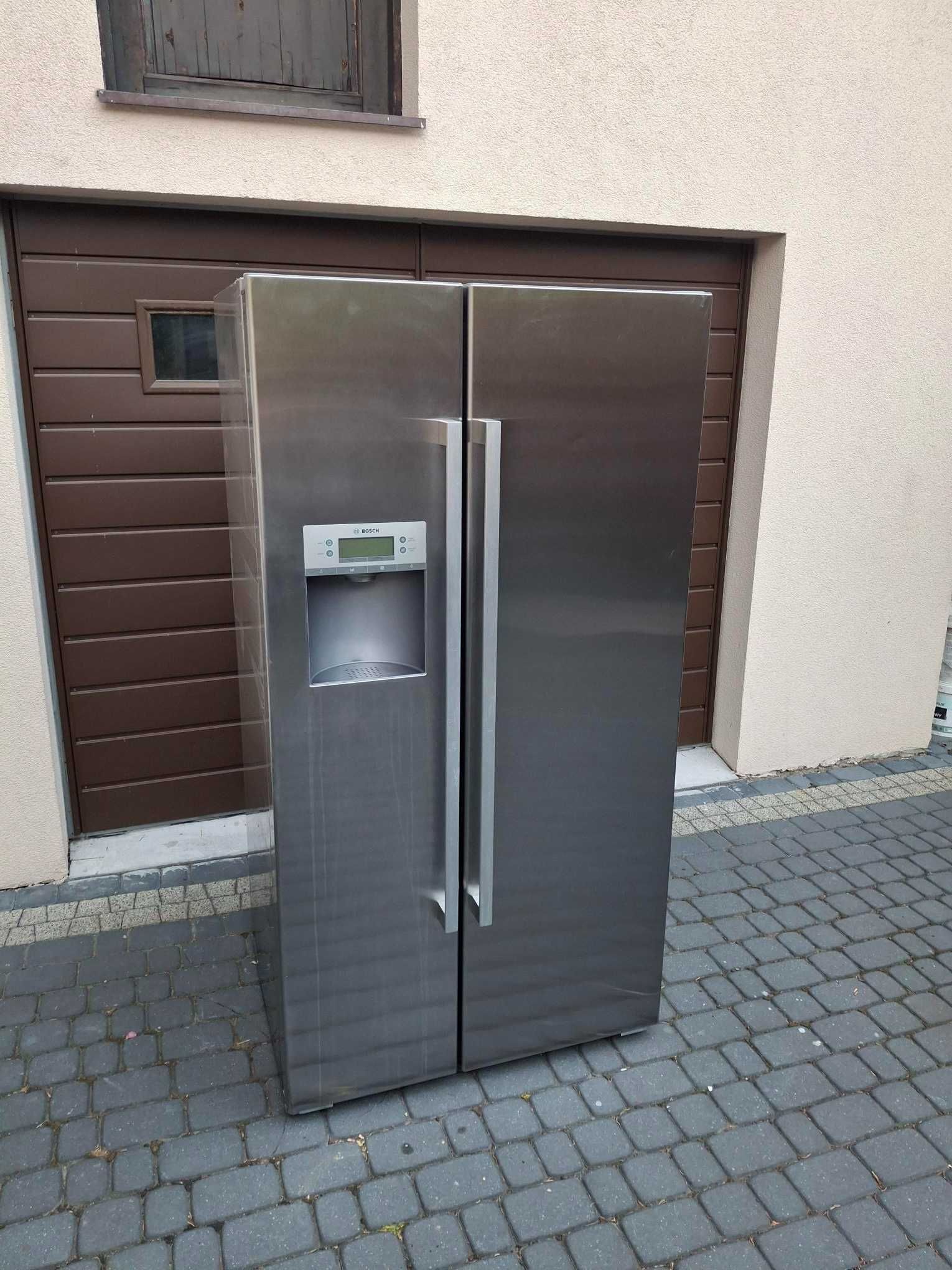 Lodówka Bosch KAD 62P91, Uszkodzona Kostkarka oraz dozownik.