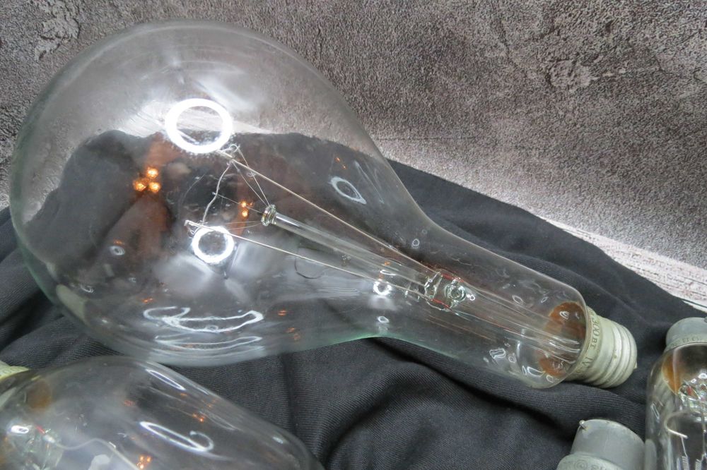 Лампочки старые большие СССР цена за все