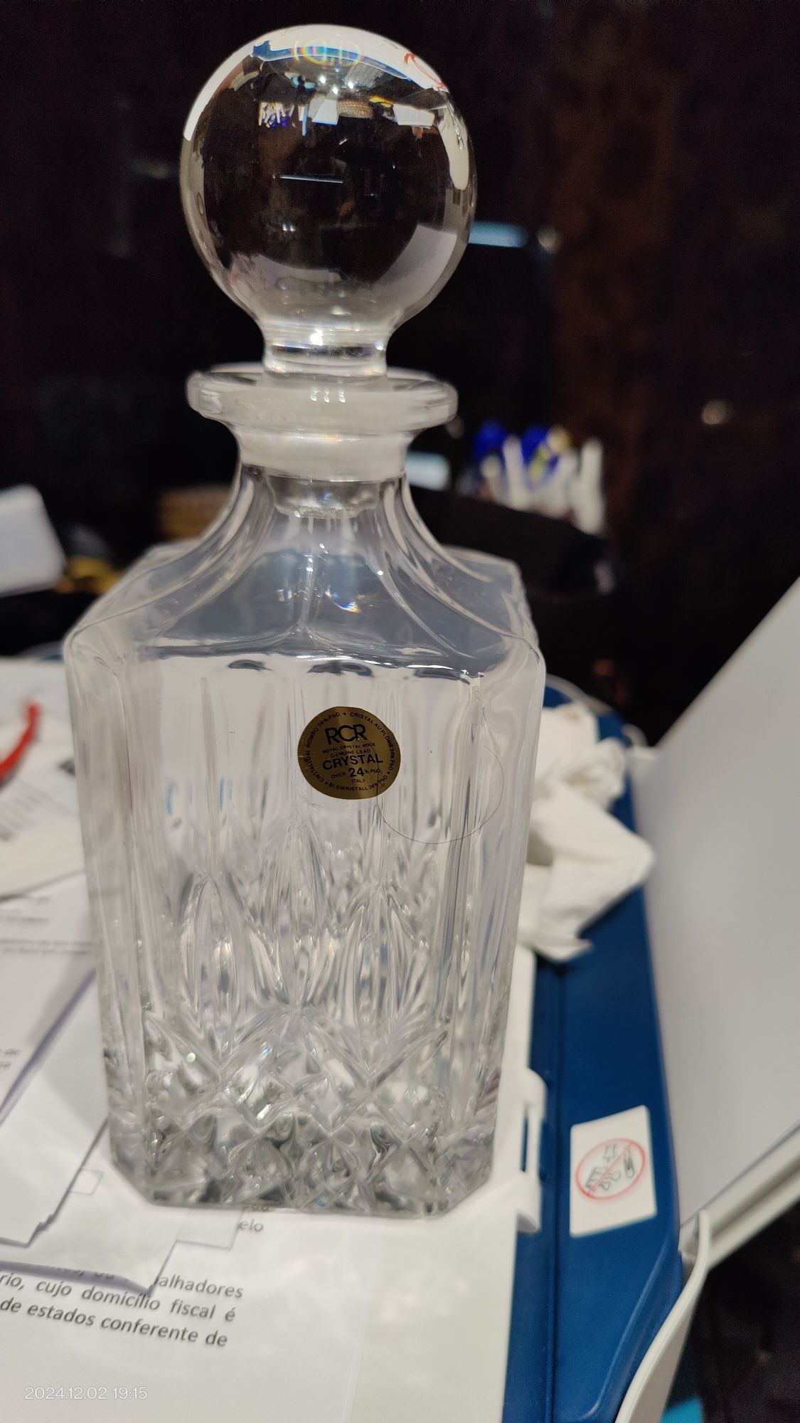 Garrafas de licor e bomboneira