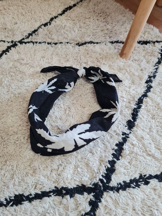 Chustka bandana z liśćmi marihuany