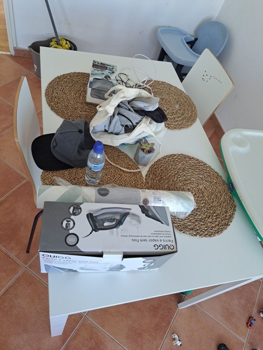 Mesa de jantar, sem cadeiras