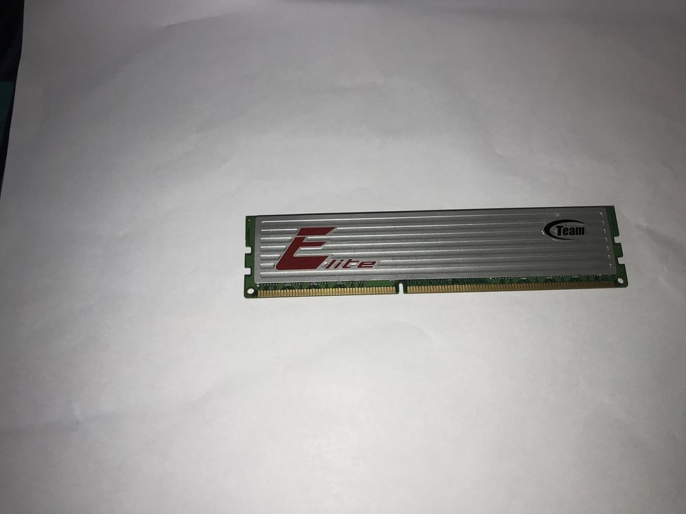 Планки внутреней памяти  по 4gb