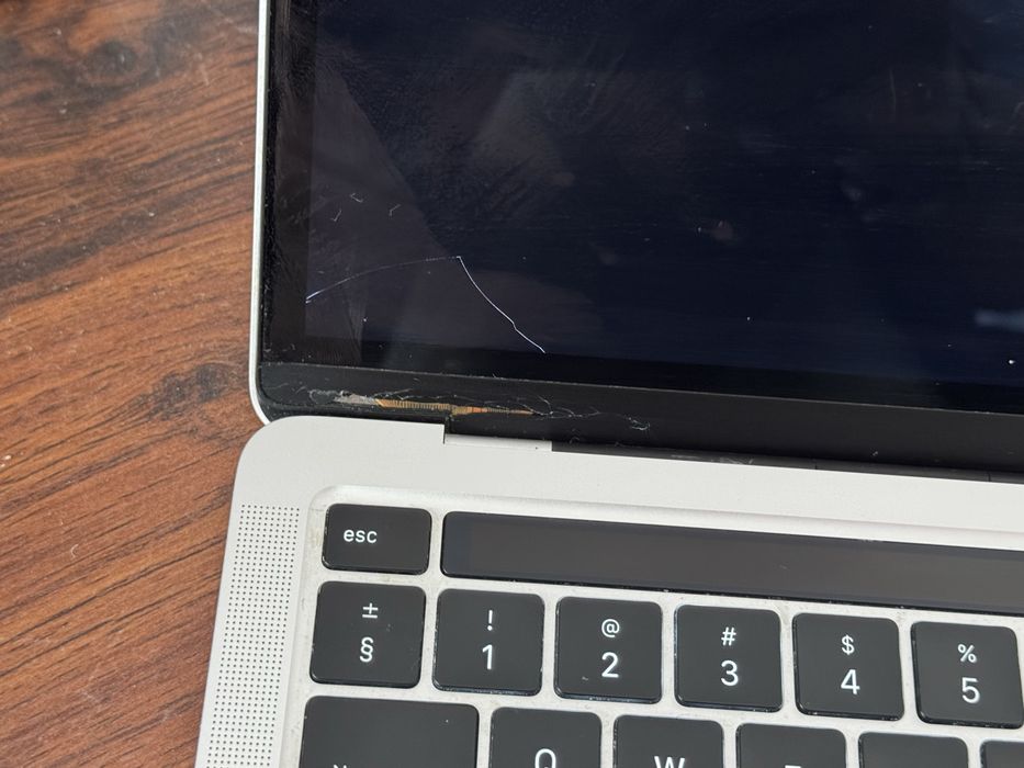 MacBook Pro 2020rok, M1 , Toch bar, uszkodzona matryca