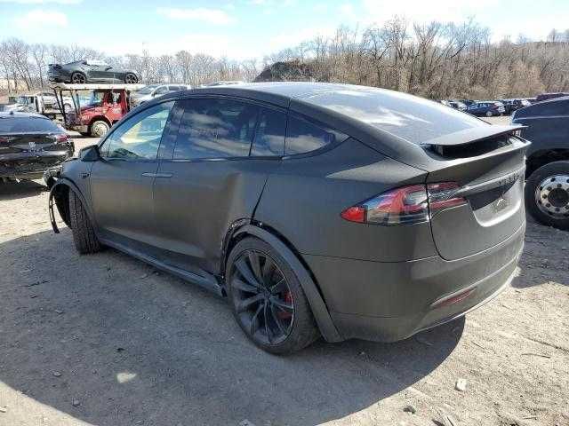 Tesla Model X 2020 року