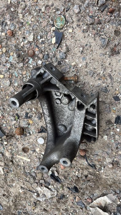 Кронштейн двигуна 2.0 1.6 tdi golf 7 ауді а з