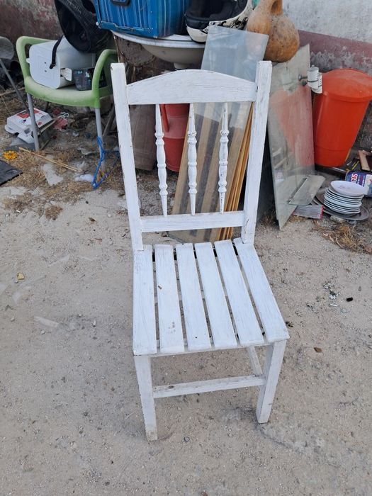 Cadeira branca nadeira antiga