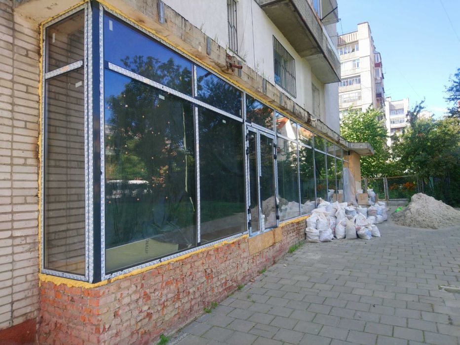 Вікна та двері з теплого та фасадного алюмінію для комерції