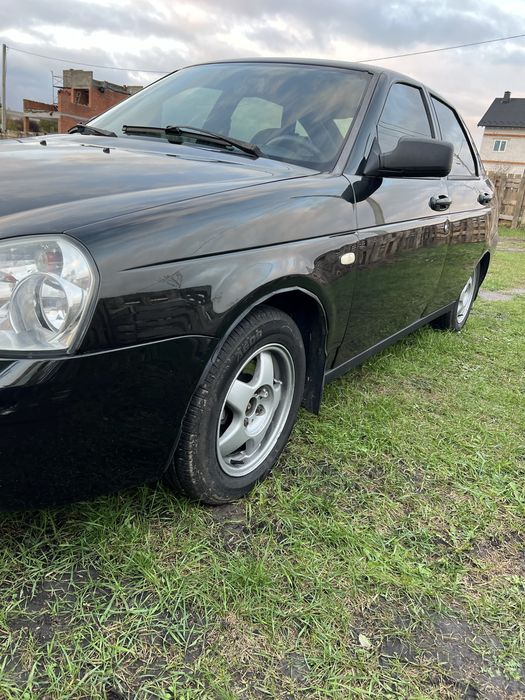 Продам Пріору 4.2.1