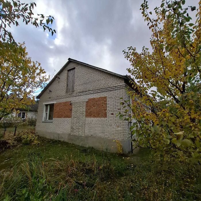 Будинок з великою територією