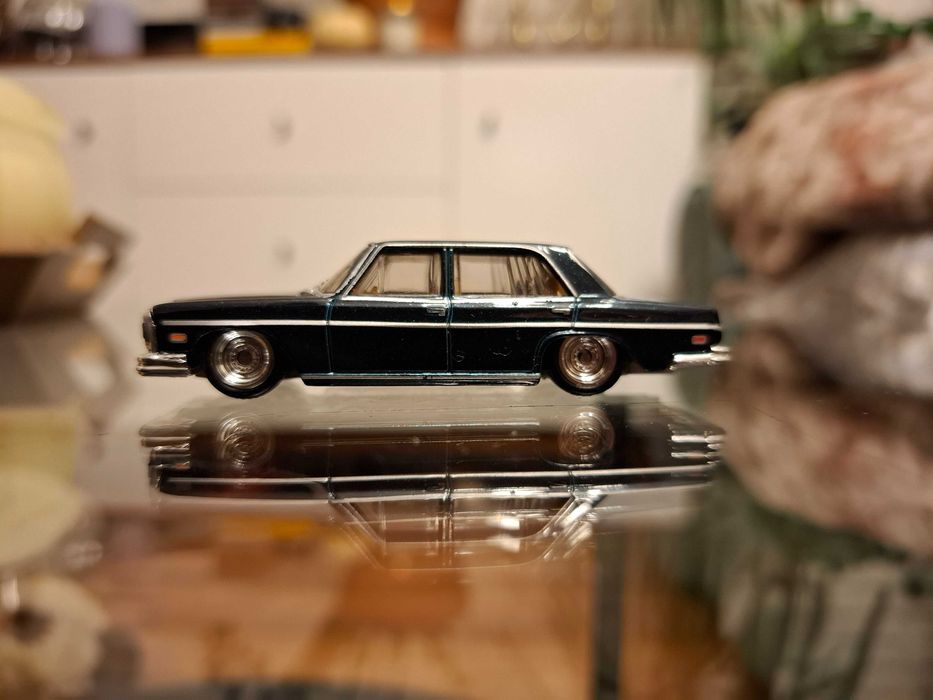 Hot Wheels Premium Mercedes 280 SEL