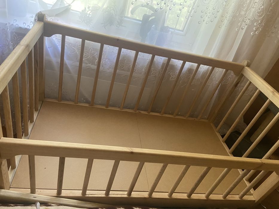 Дитяче ліжечко