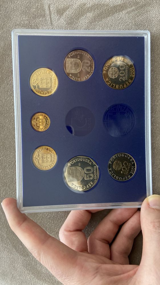 Carteiras / conjuntos de moedas Escudo comemorativas