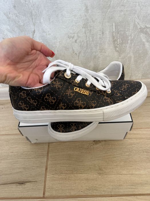 Кеди Guess в гарному стані
