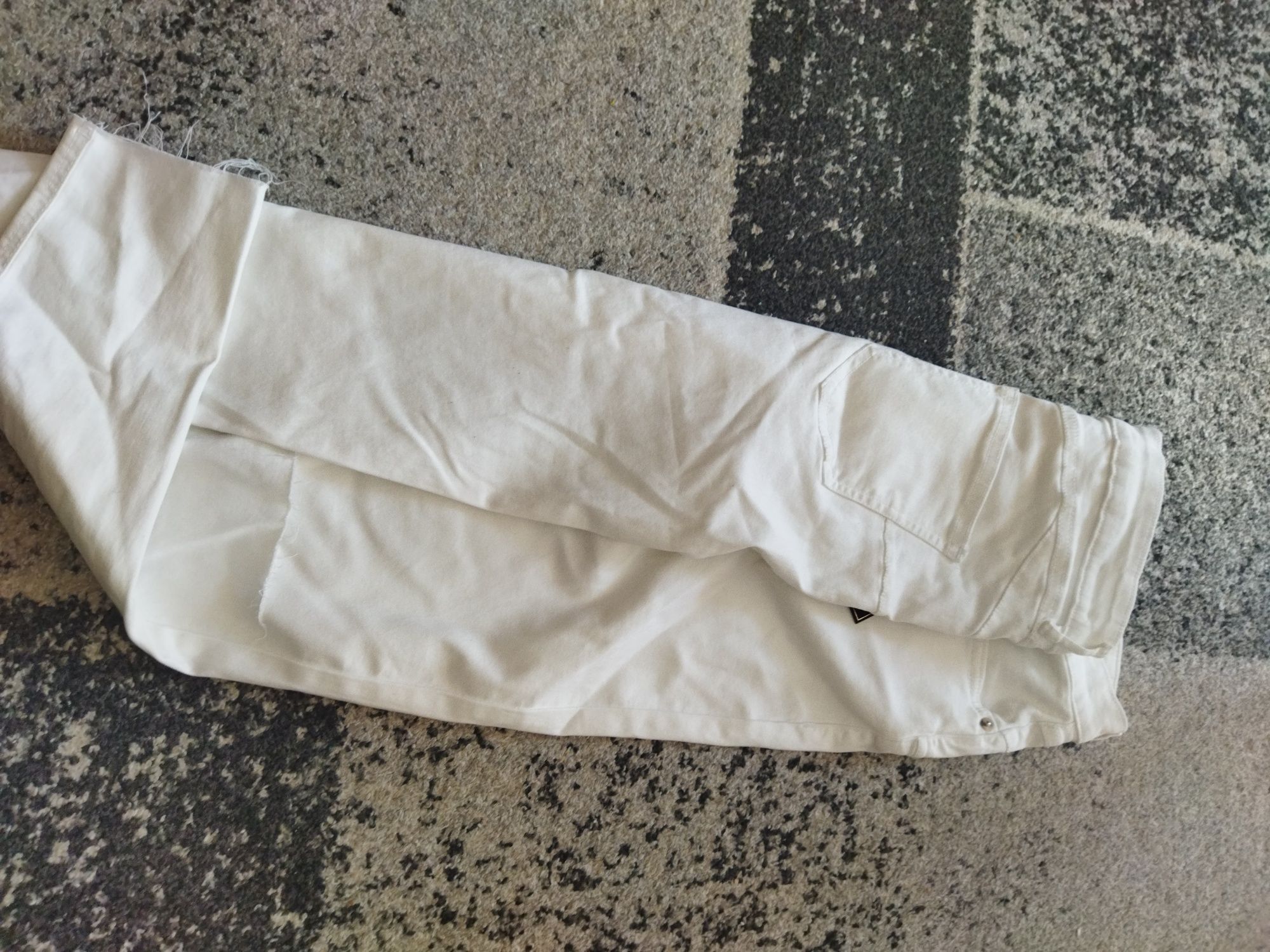 Białe spodnie F&F nowe r.42-44