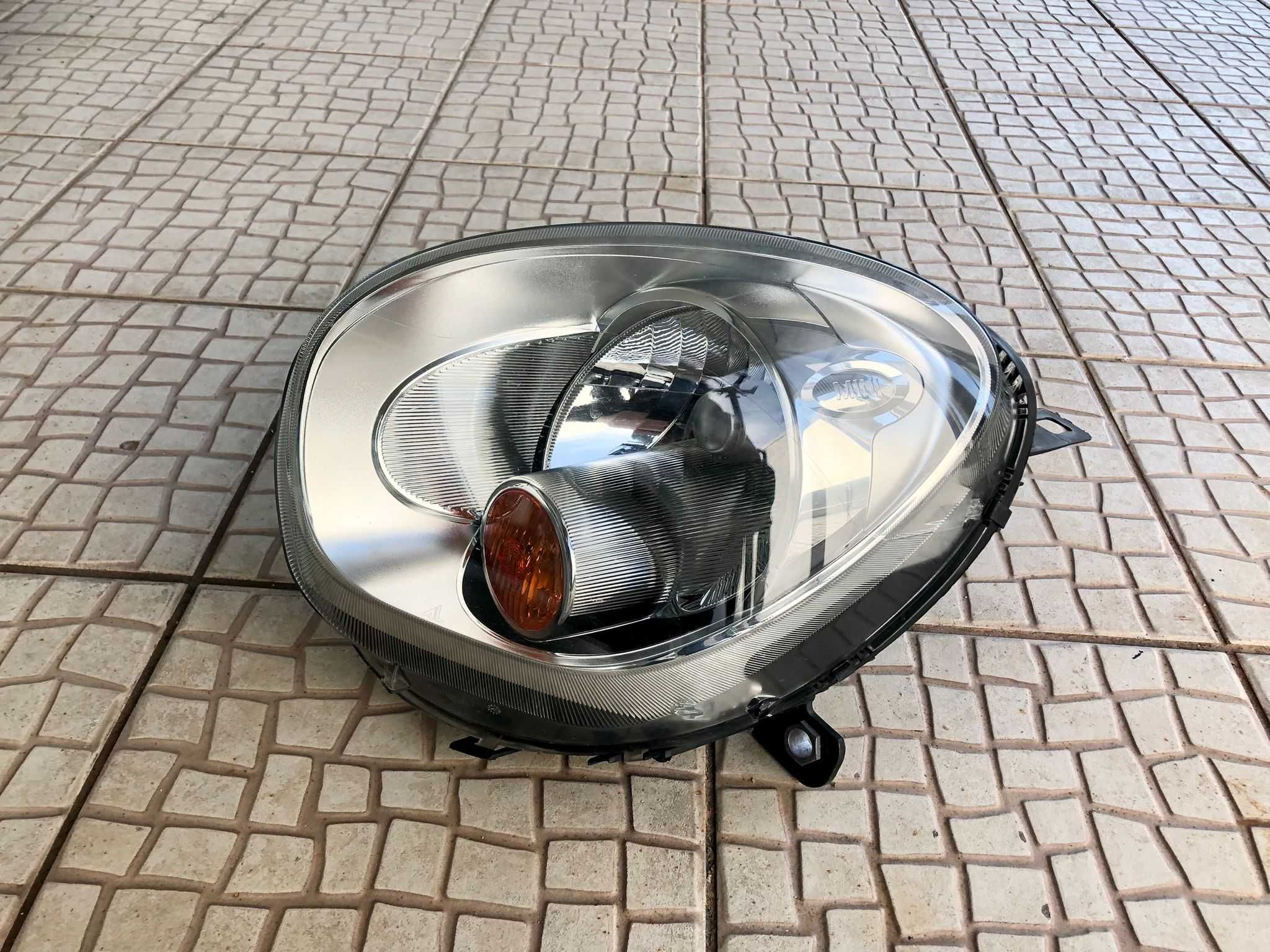 Faróis frontais para Mini Countryman