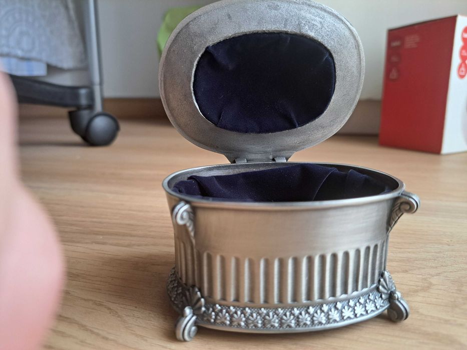 Guarda Joias em Metal