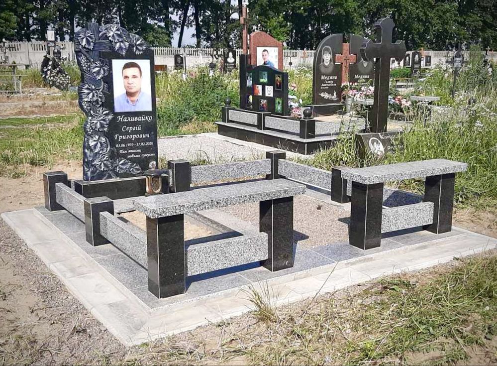 Гранітні пам’ятники воїнів ЗСУ гранит полимер фото стекло керамика