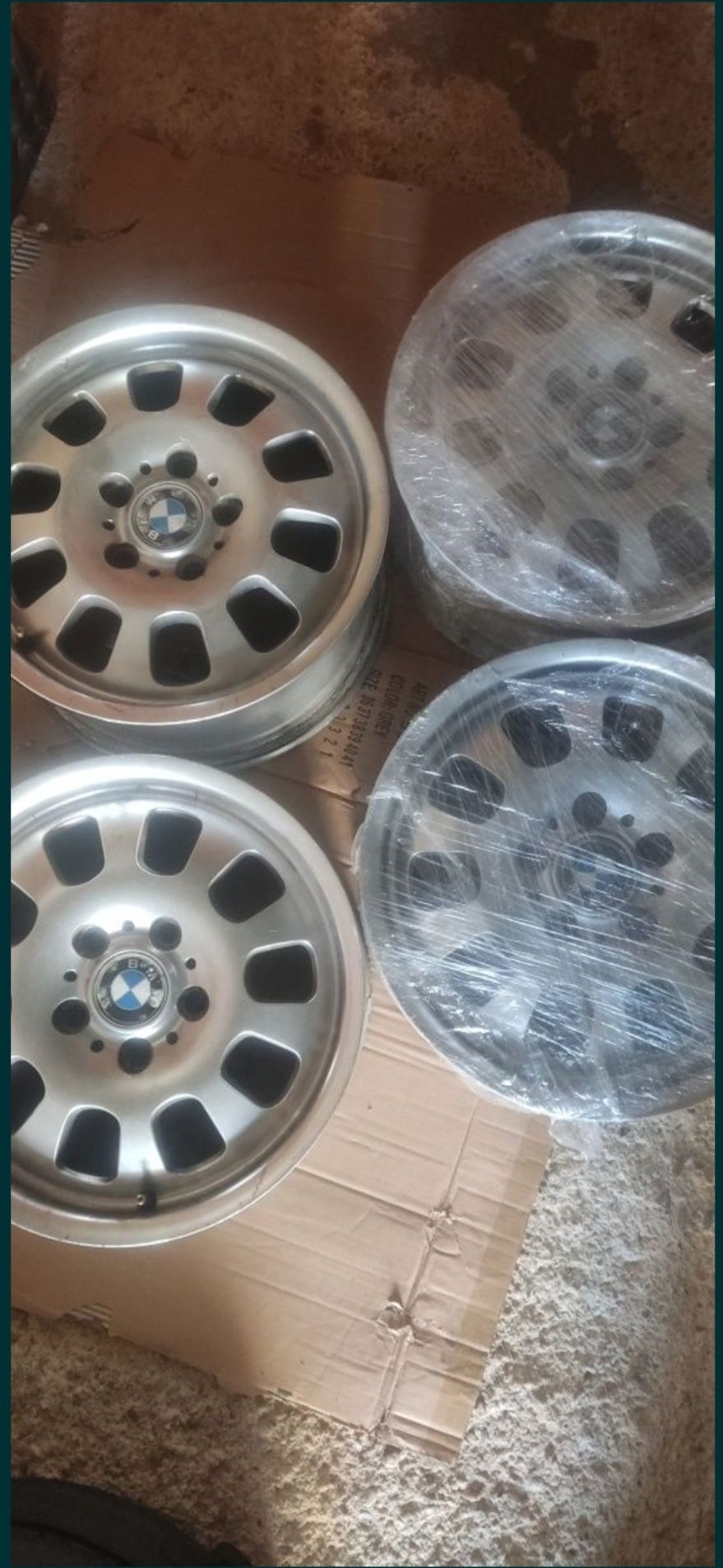 Jantes carro 15 e 16 conforme fotografias