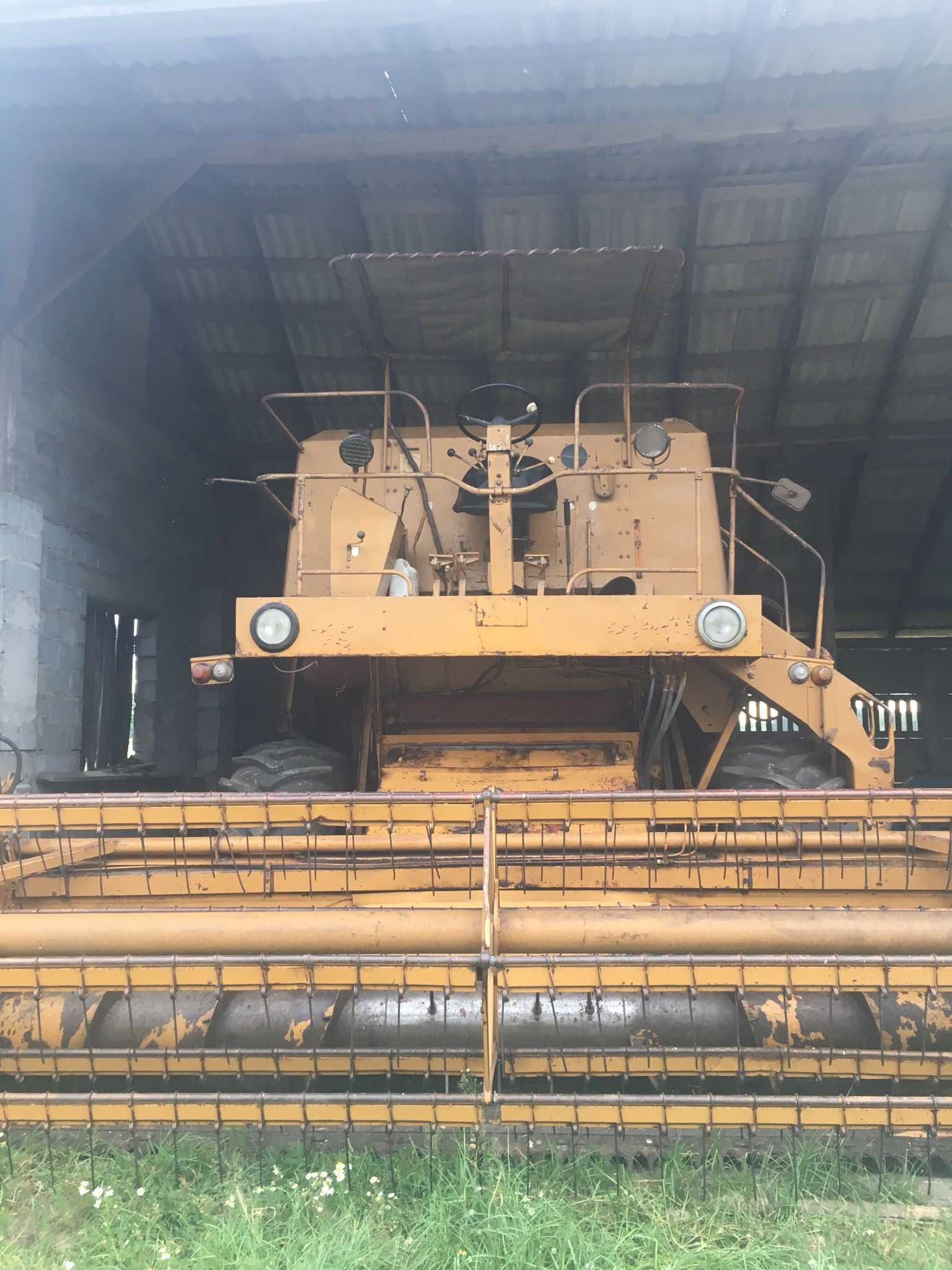 Kombajn Bizon 056 w pełni sprawy