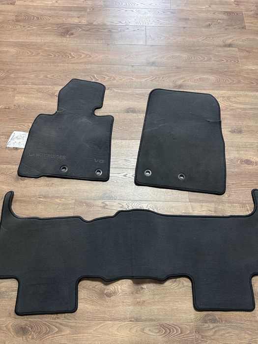 Килимки в машину Toyota Land Cruiser (200)