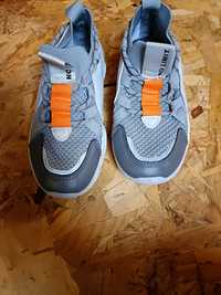 Buty sneakersy wciągane Sinsay 32