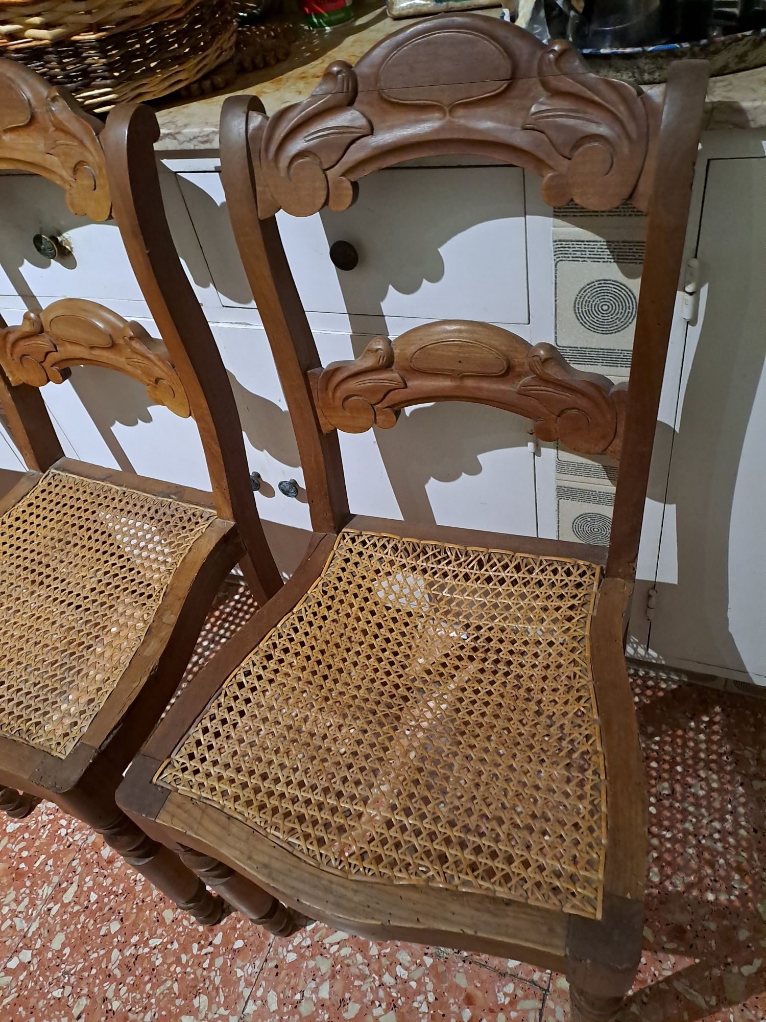 Cadeiras muito antigas palhinha