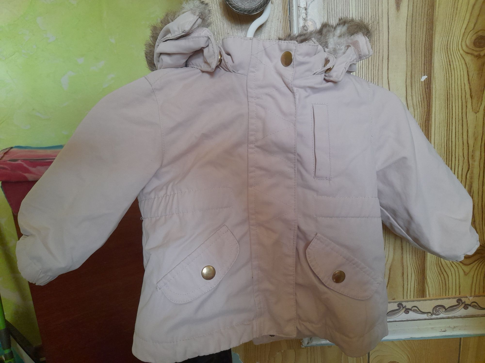 Куртка Н&М утеплена для дівчинки 68см,4- 6 місяців