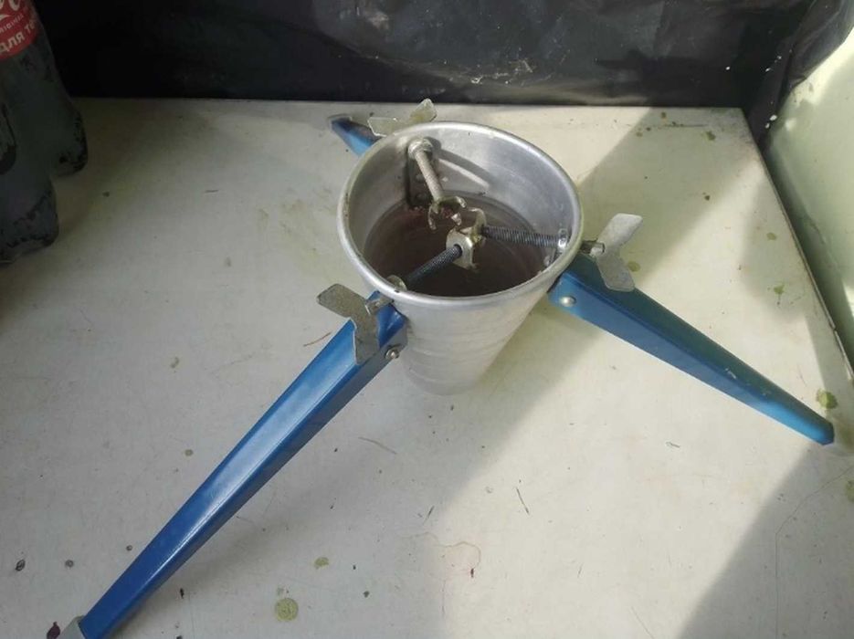 Тринога для ялинки