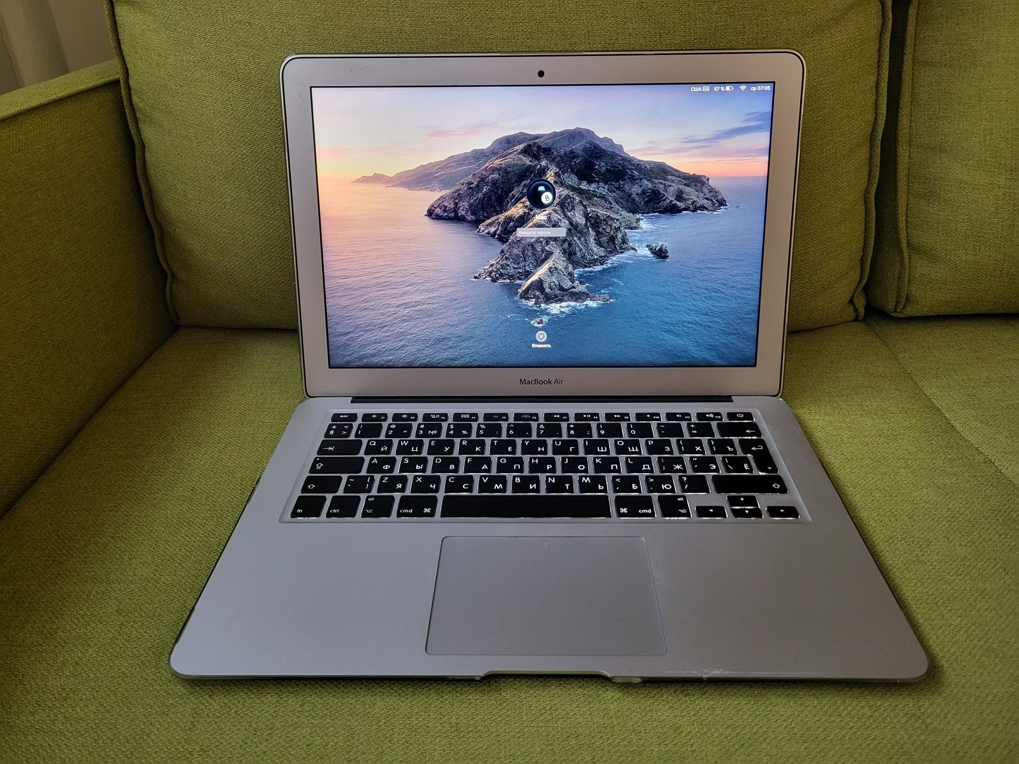 Apple MacBook Air 13’ 2017 , 8 Гб DDR3, 121 Gb память. У гарному стані