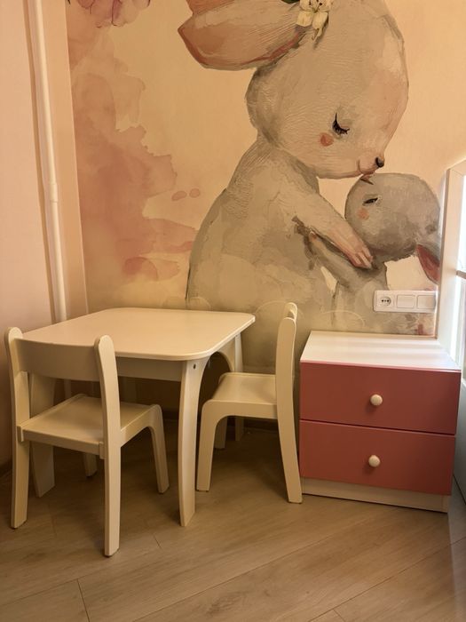 Стіл дитячий зі стільцями