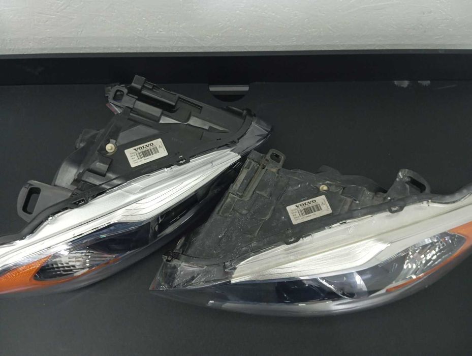 Volvo XC60 Фара  права ліва