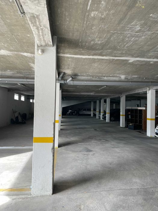 Lugar de Garagem Subterrâneo + Lugar Exterior (100m do Rossio – Évora)