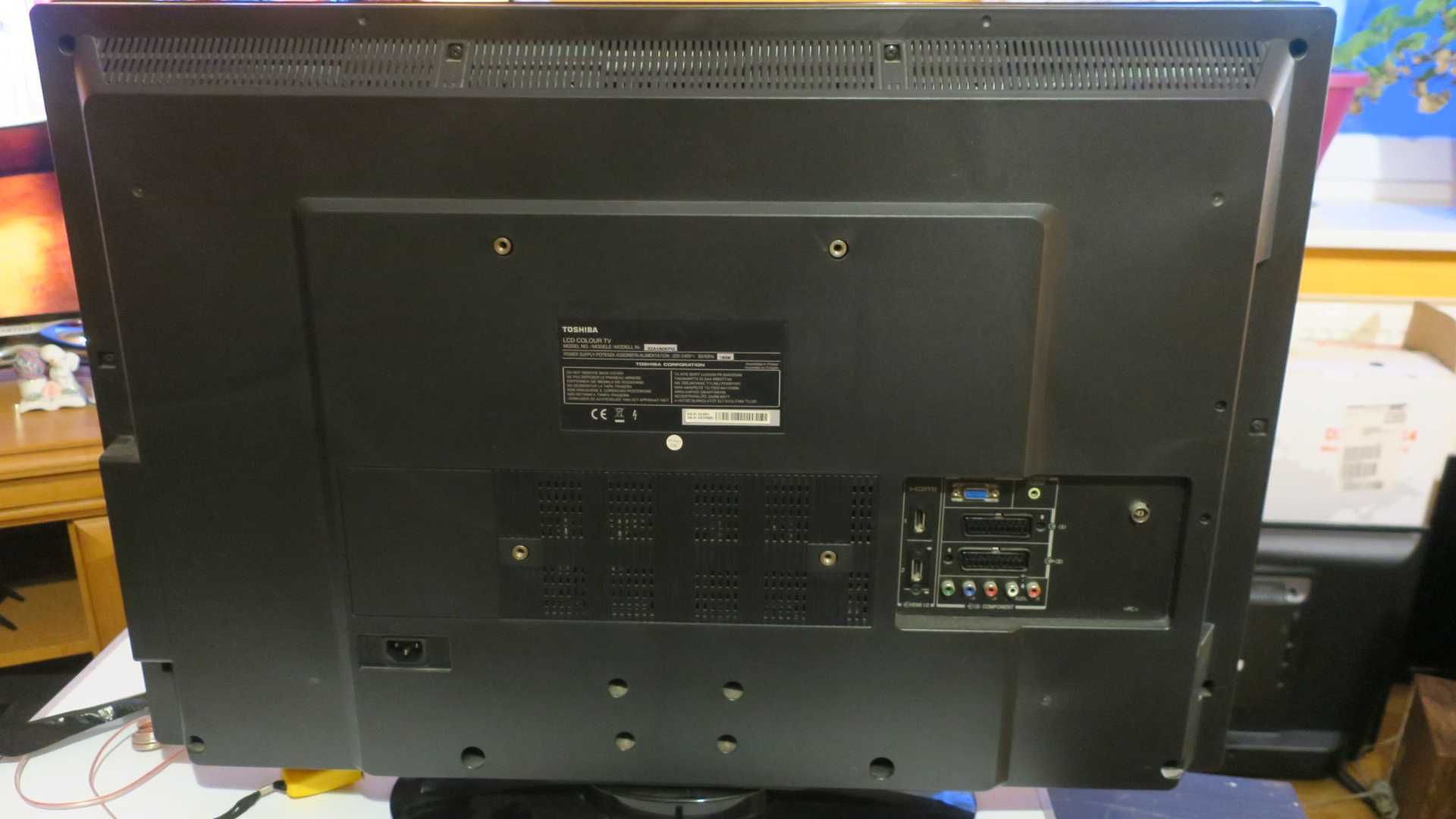 Telewizor Toshiba LCD 32 cale + pilot